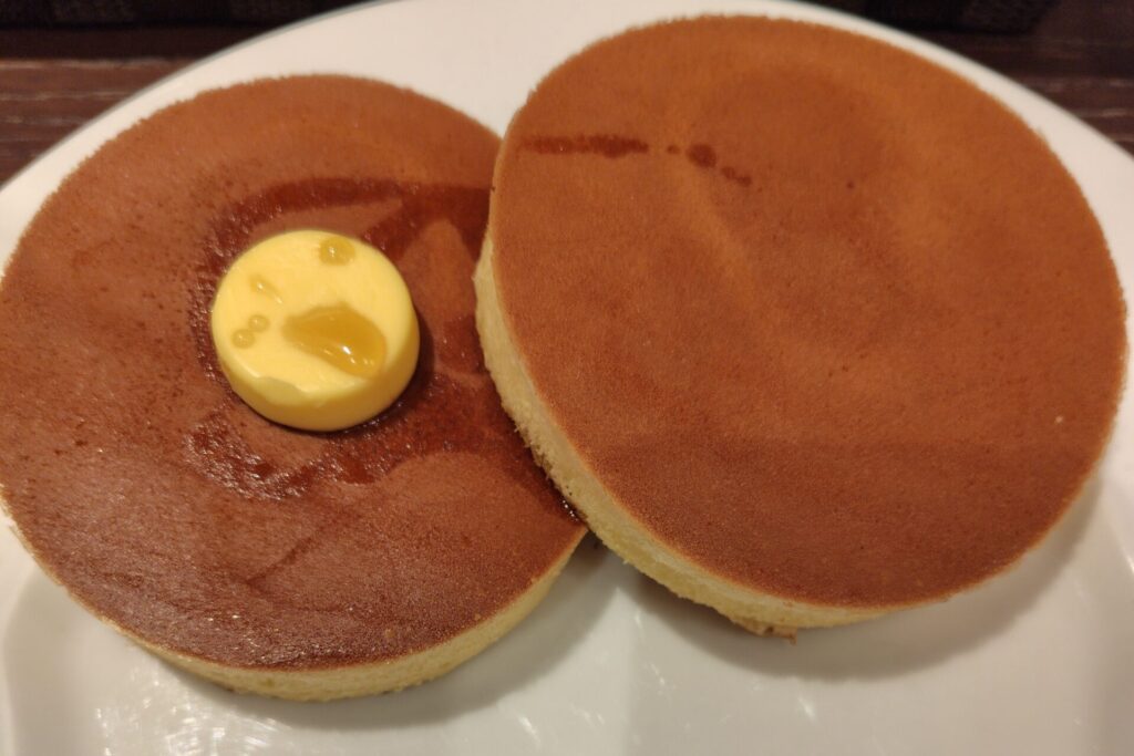 バターとメープルシロップをかけます