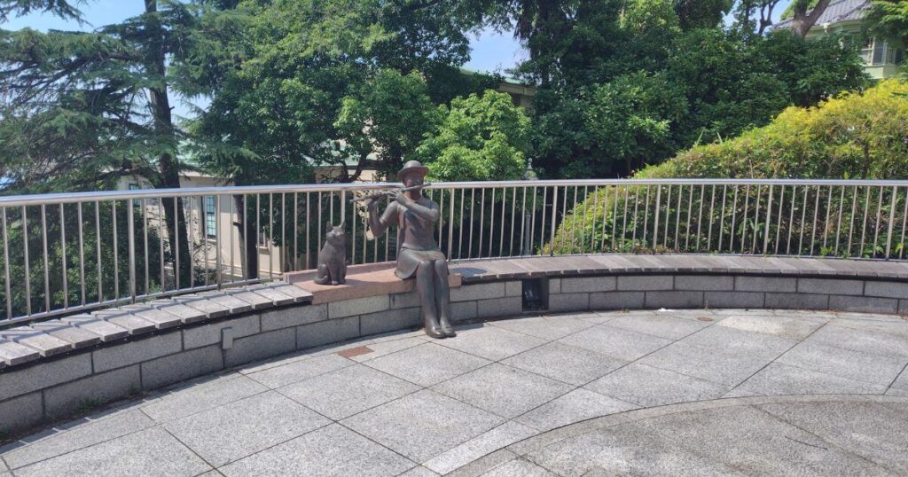風見鶏の館前の北の広場
