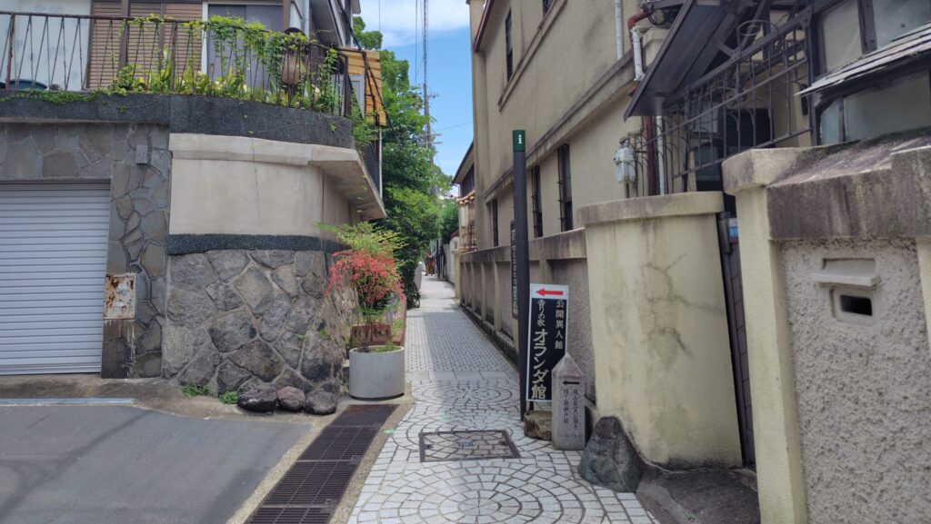北野異人館街の石だたみの小道