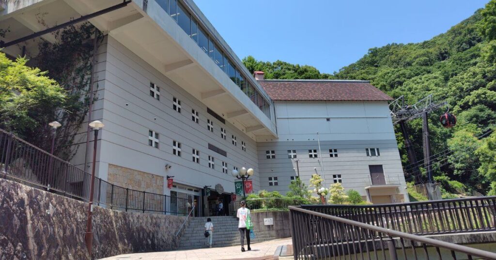 布引ハーブ園ロープウェイ山麓駅