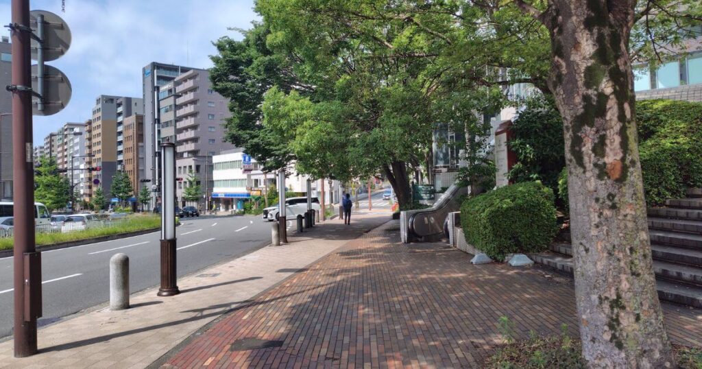 地下鉄新神戸駅の出口を上ったところ