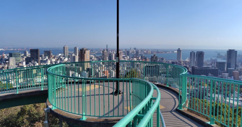 ビーナスブリッジと目の前に広がる神戸市街