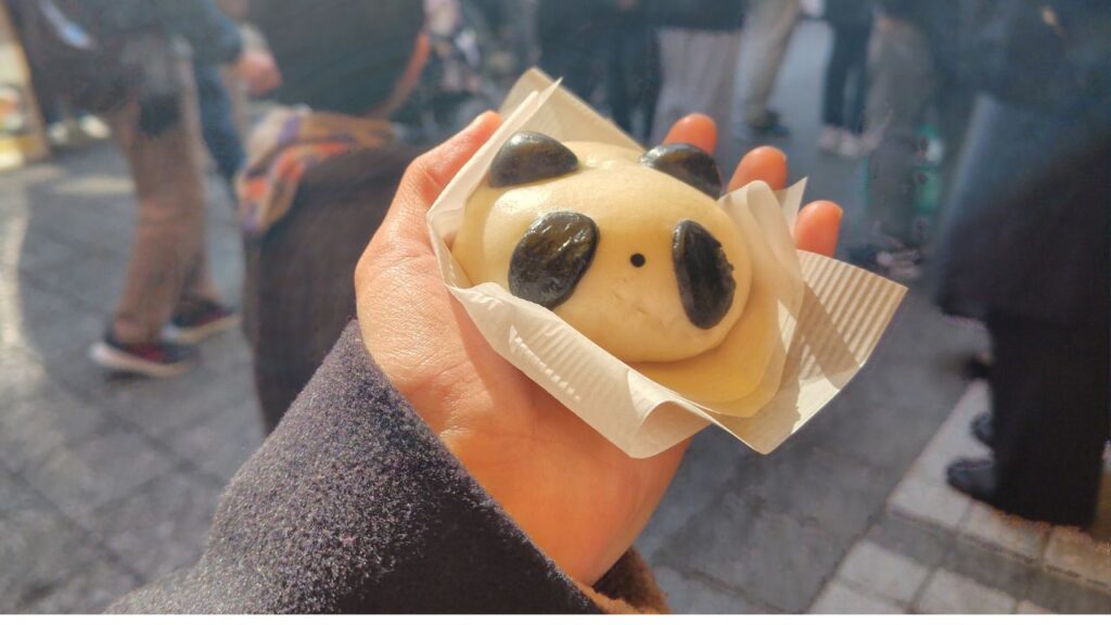 手の平のパンダまん