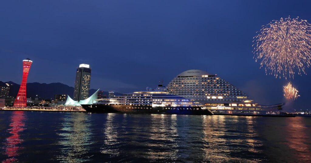 神戸港ウィークエンド花火とメリケンパークの夜景