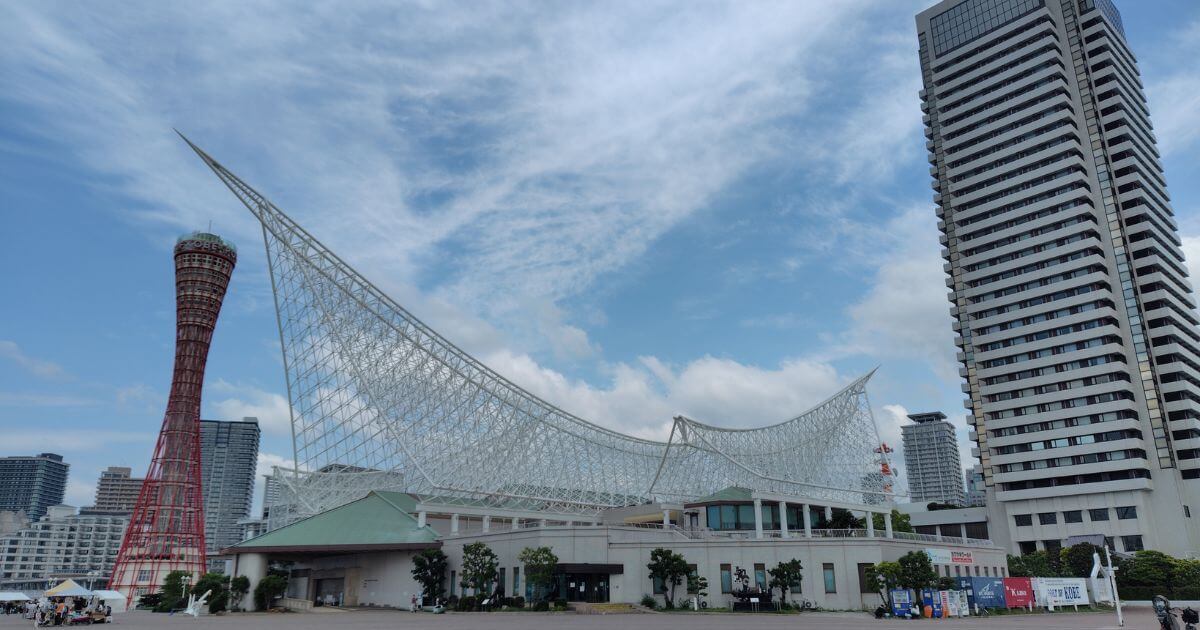 神戸ポートタワーと海洋博物館