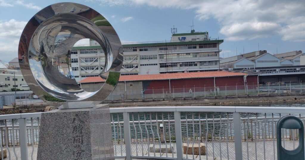 八時間労働発祥之地の記念碑