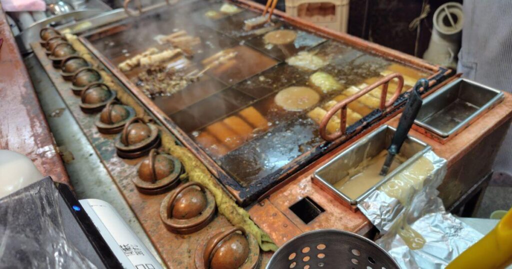 大きなおでん鍋いっぱいの具材