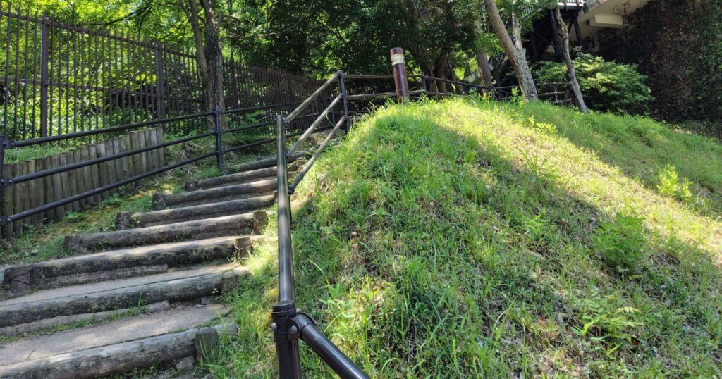 北野異人館街への北野遊歩道の階段