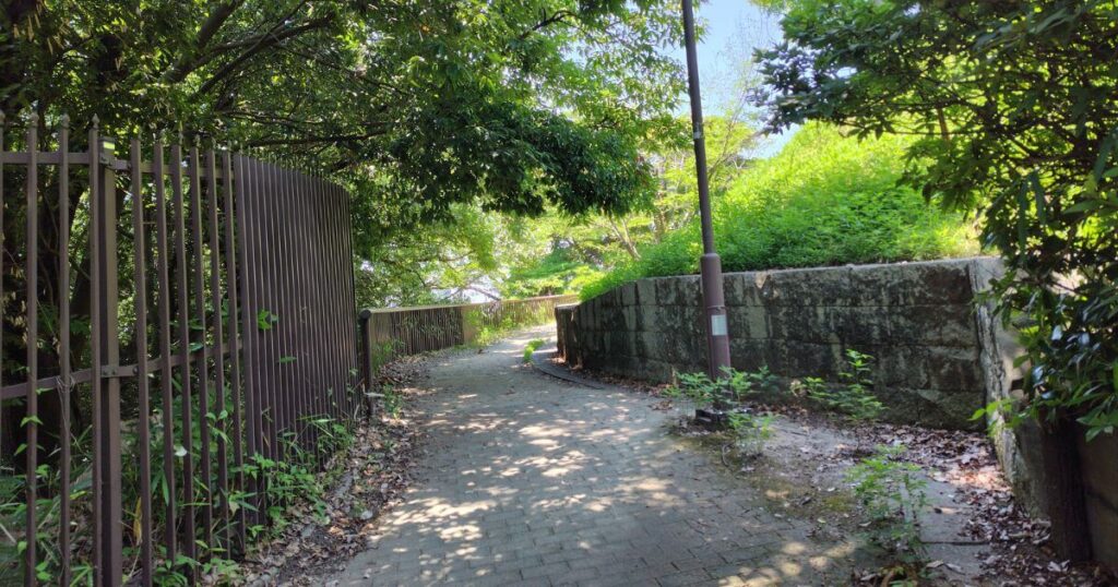 左手方向に進んだ北野遊歩道