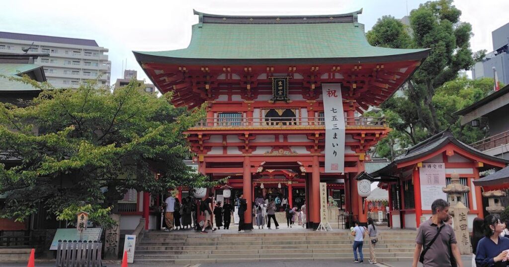 生田神社の立派な楼門