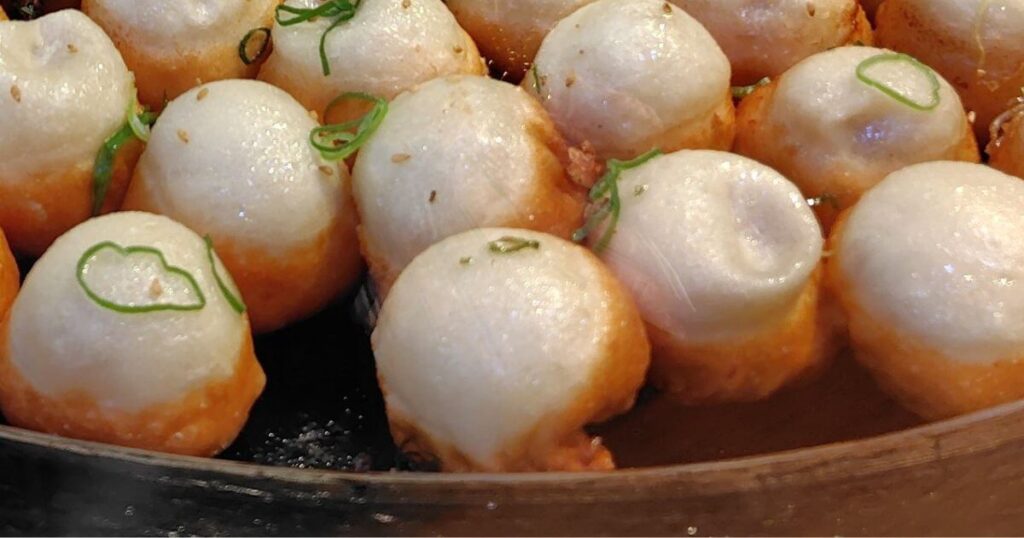 きつね色に焼き上がった小籠包