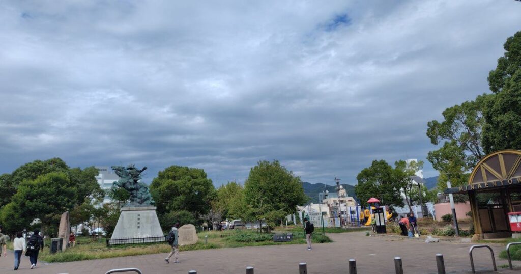 湊川を埋め立てた湊川公園