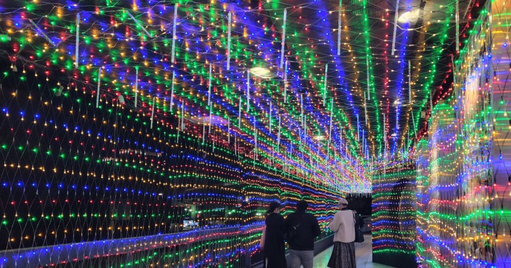 七色に輝く光の回廊