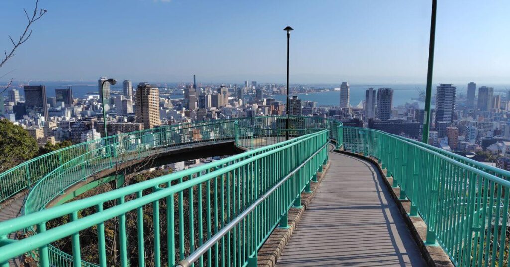ビーナスブリッジと目の前に広がる神戸市街