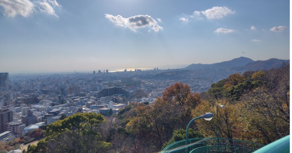 須磨方面の街と山並み