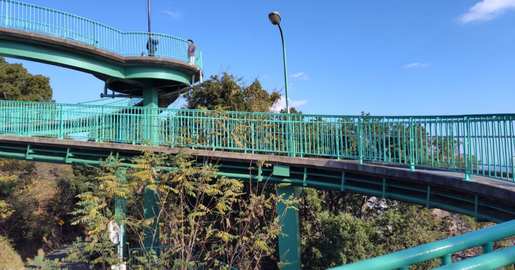 ぐるぐるとまわるビーナスブリッジ