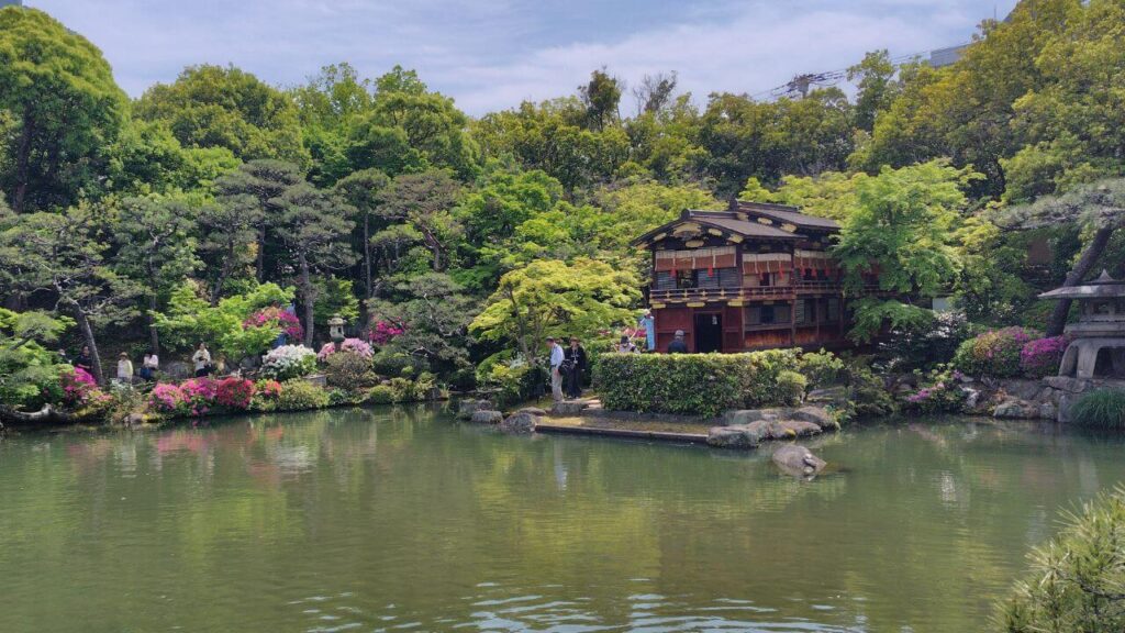 船屋形と池