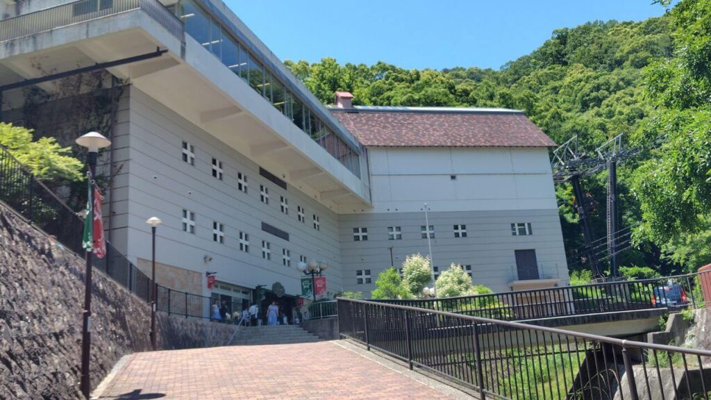 ハーブ園山麓駅のロープウェイ乗り場